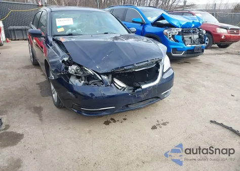 2013 Chrysler 200 Lx z USA, uszkodzony, nr VIN 1C3CCBAB6DN706080